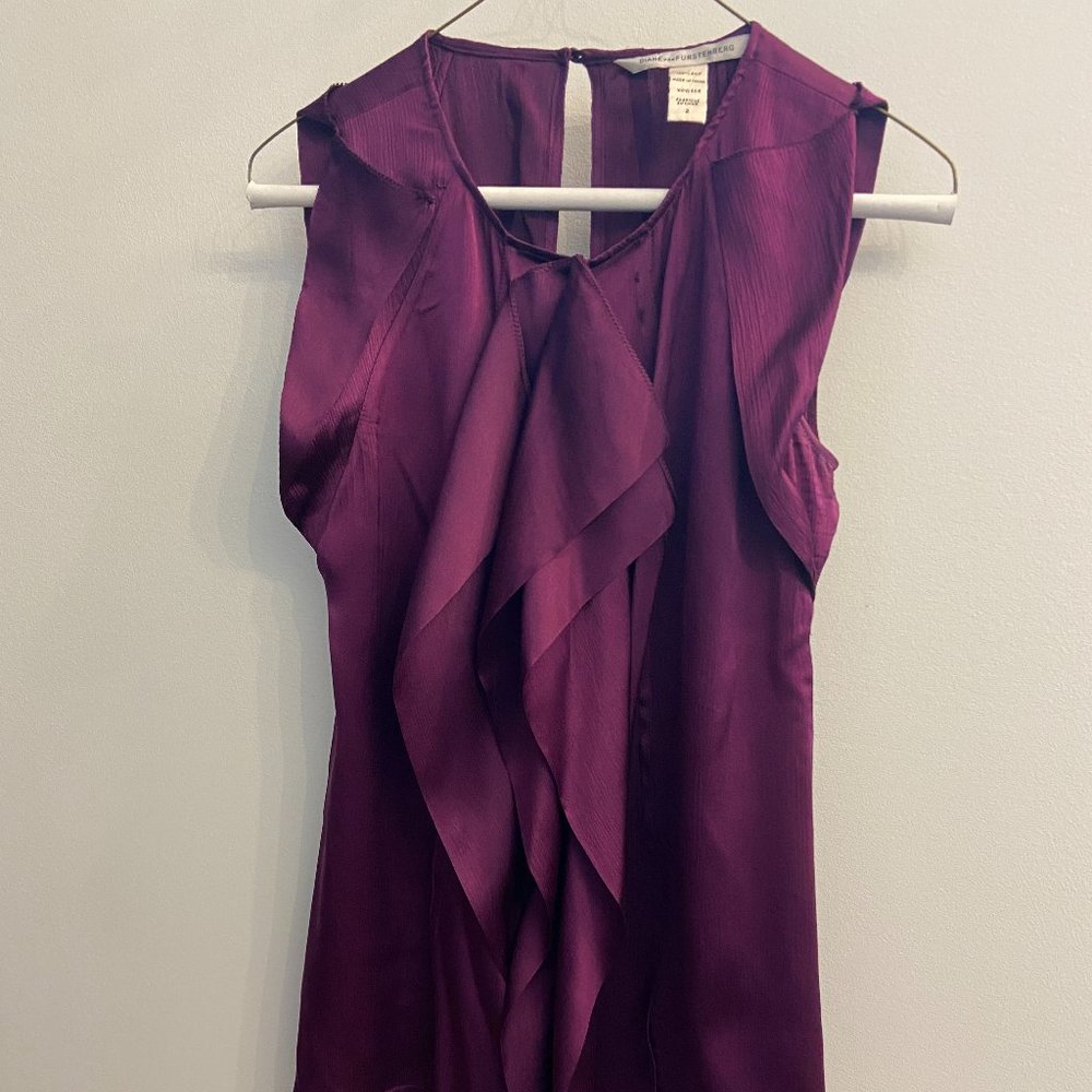 Diane Von Furstenberg Size 2 Silk Blouse